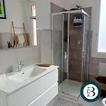 Bluecharme Modern Apartment *